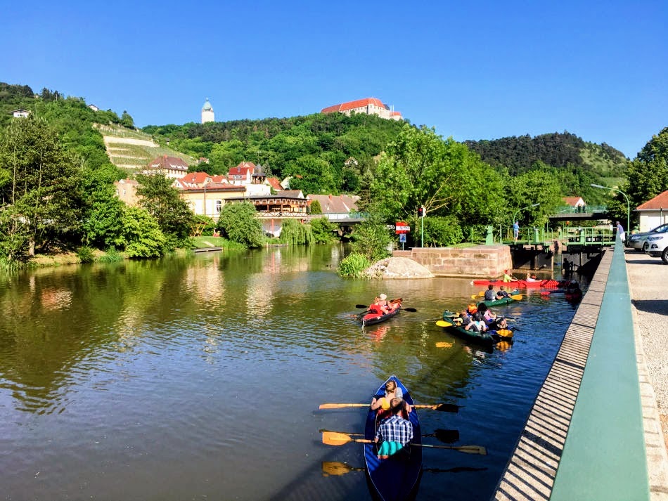 Schleuse Freyburg mit Kanus