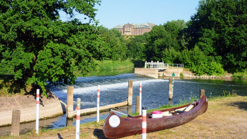 Schleuse Tröbsdorf mit Schloss Burgscheidungen